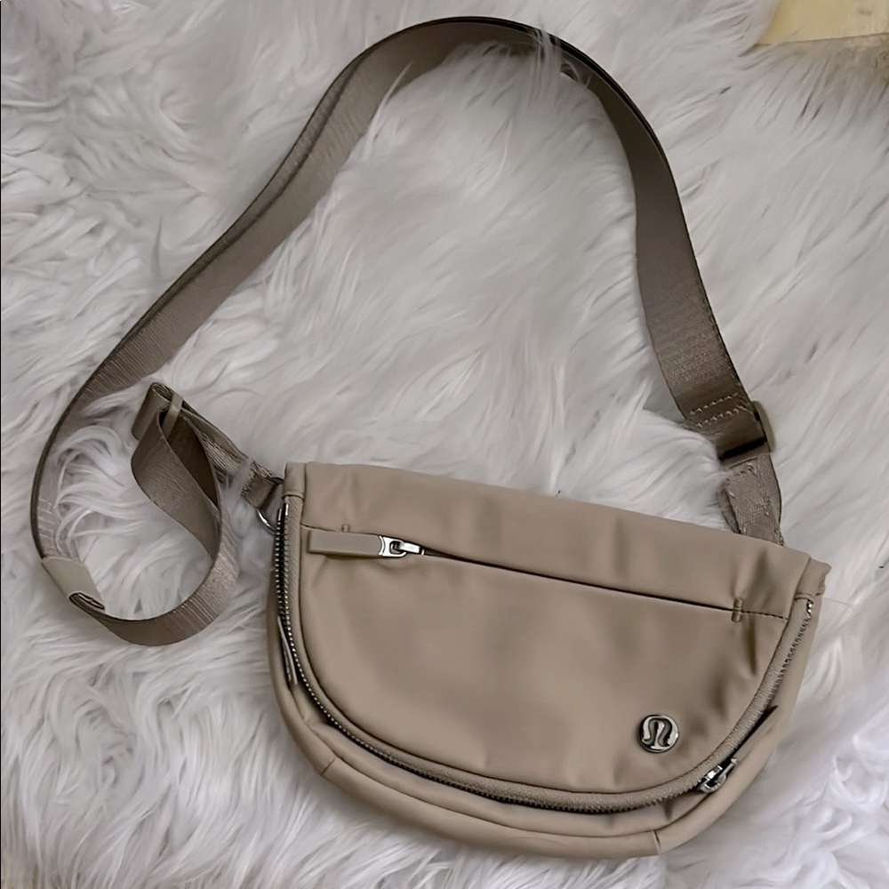 Lululemon All Night Festival Bag
Micro 2L